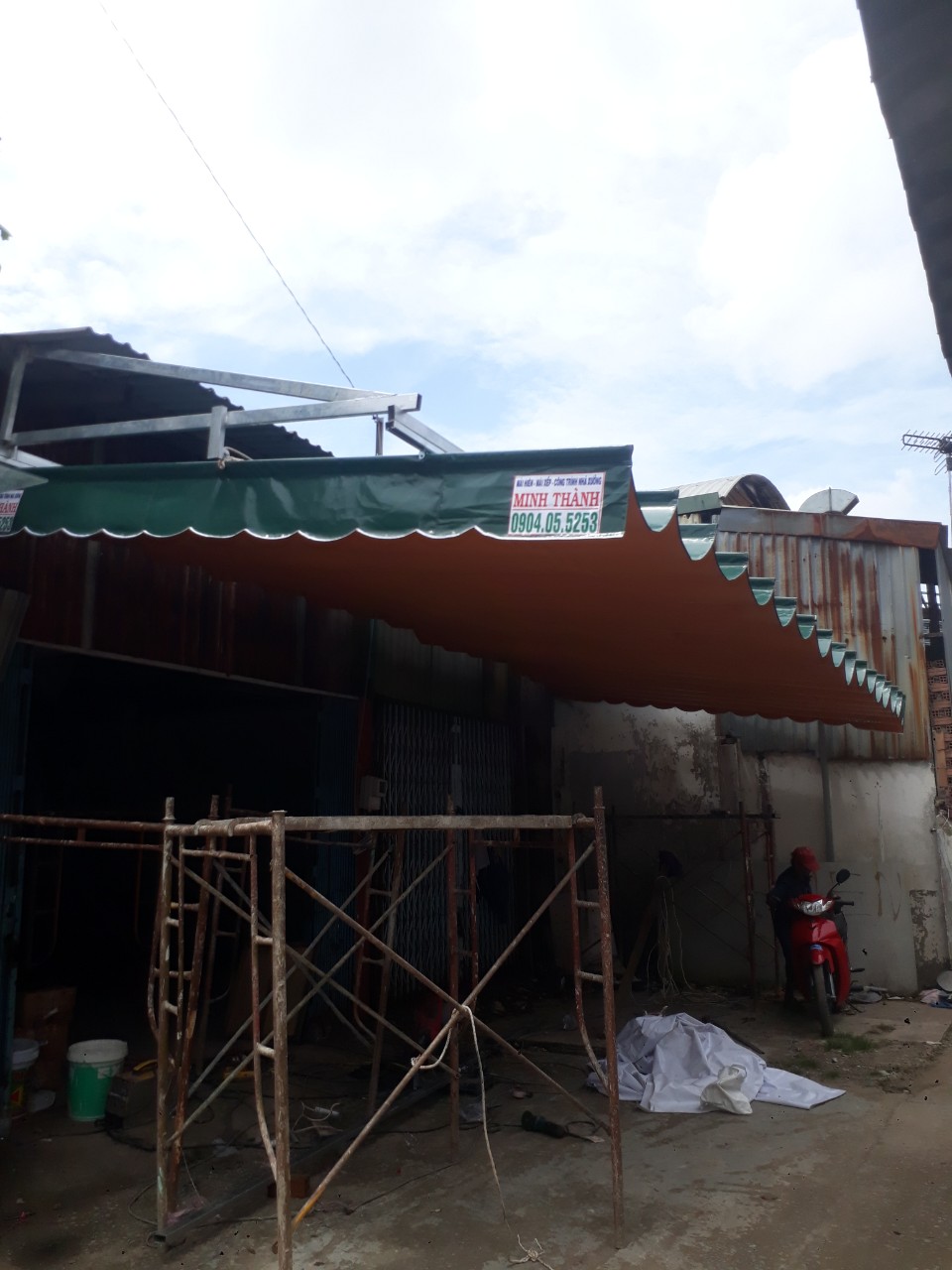 Bảng báo giá lắp đặt mái hiên mái xếp mới nhất 2021 tại Quận 7 - HCM