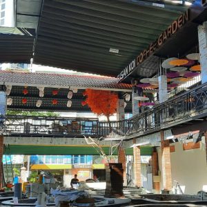 Thi công mái xếp tại Susan Koi Coffee Garden